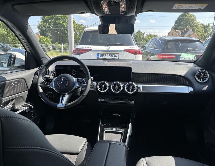 Mercedes-Benz EQB 11