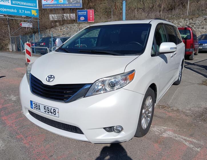 Toyota Sienna 3