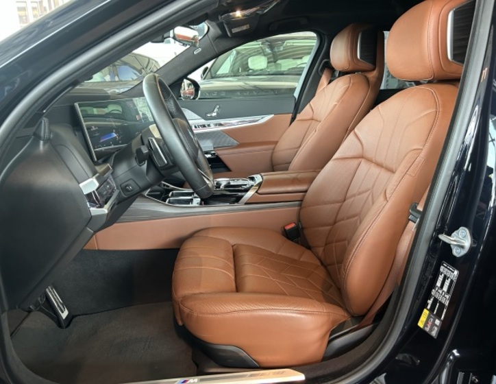 BMW i7 15