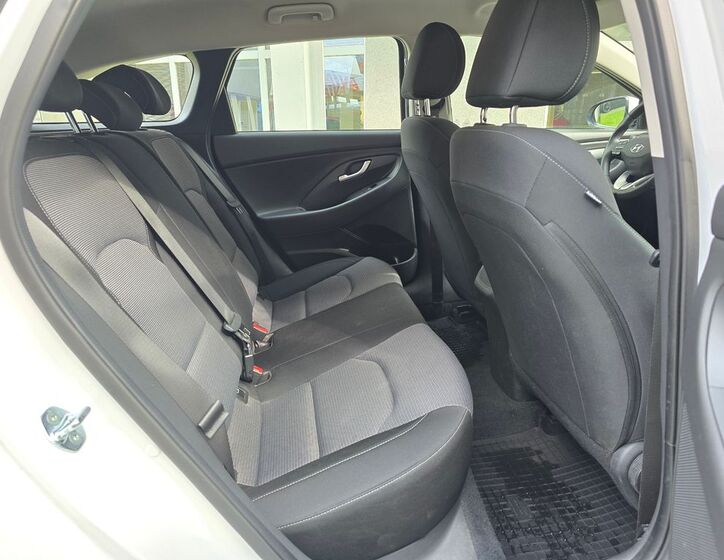 Hyundai i30 24