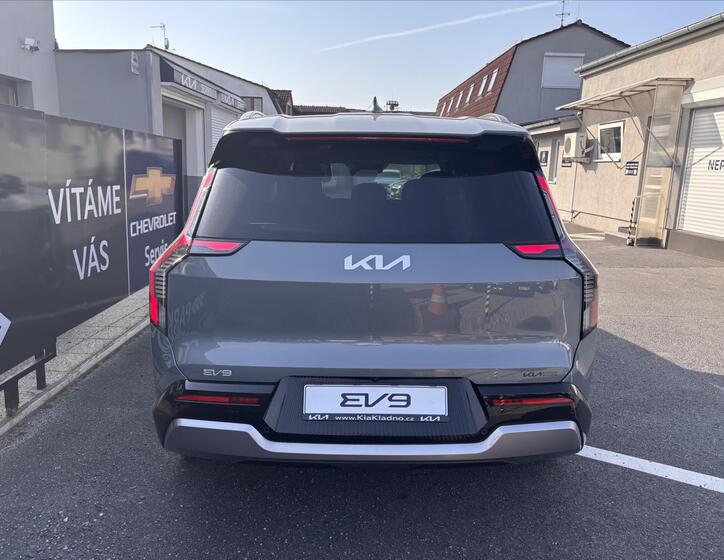 KIA EV9 5