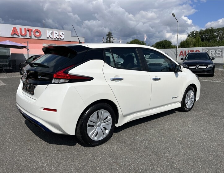 Nissan Leaf 4
