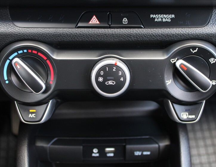KIA Rio 13