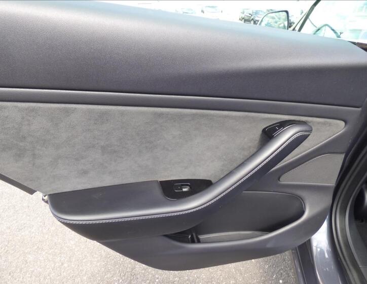 Tesla Model 3 33