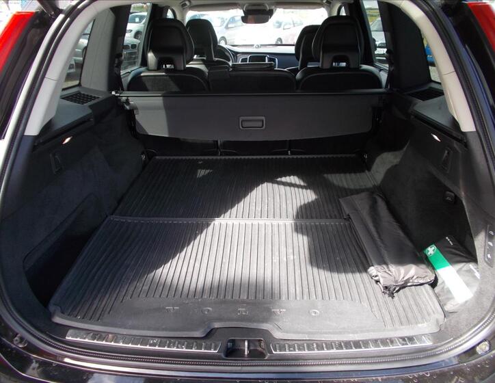 Volvo XC90 13