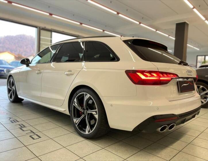 Audi S4 2