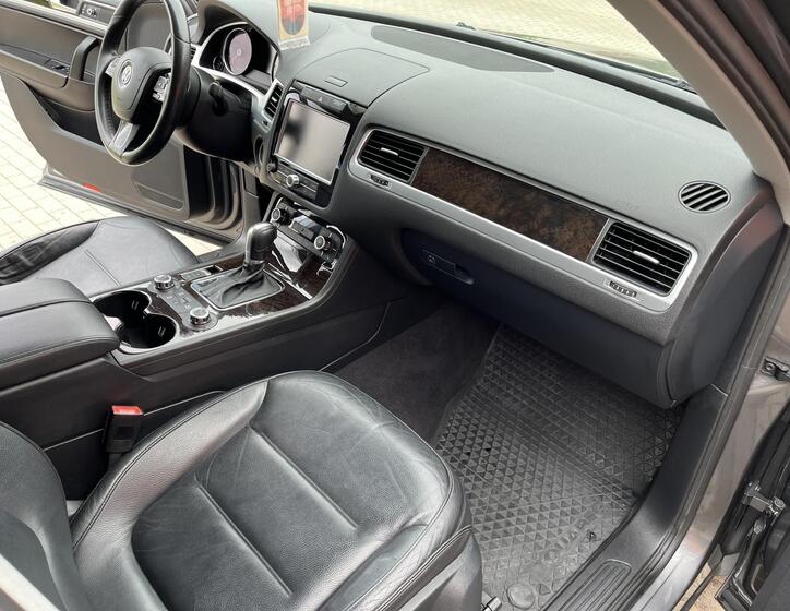 Volkswagen Touareg 16