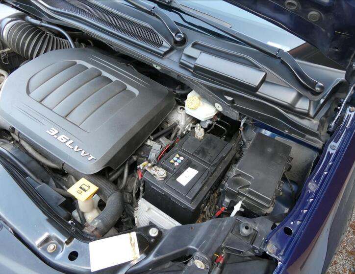 Chrysler Town & Country 34