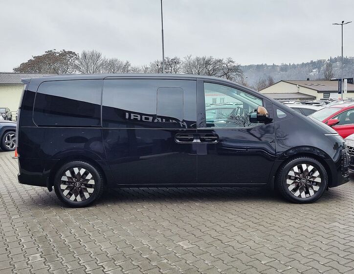 Hyundai Staria 4