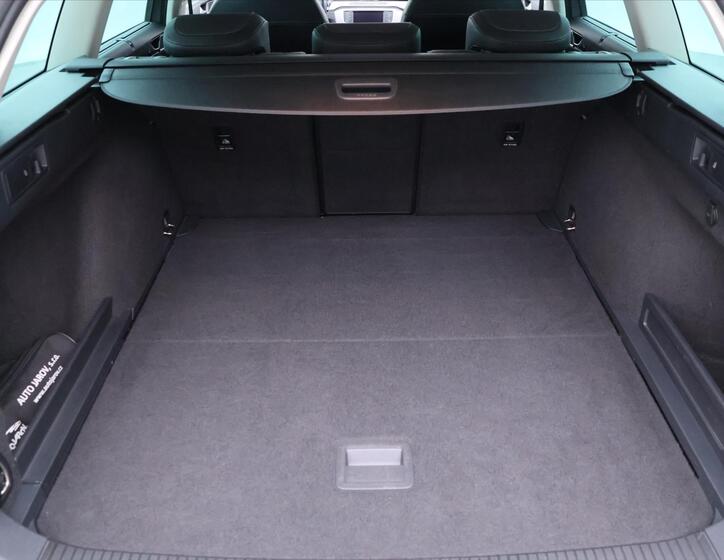 Volkswagen Passat 10