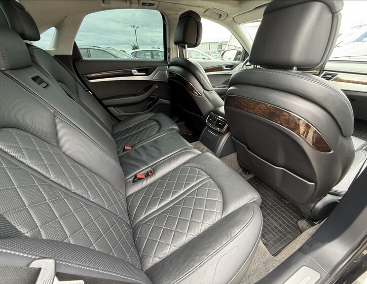 Audi A8 43