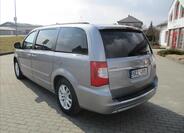 Chrysler Town & Country 3