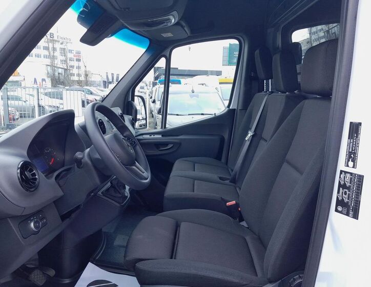 Mercedes-Benz Sprinter 13