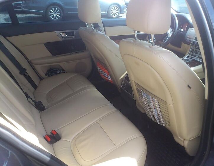 Jaguar XF 17