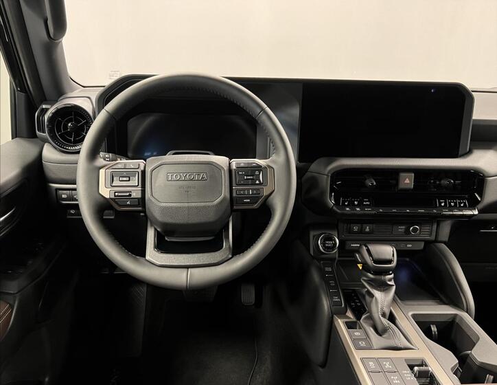 Toyota Land Cruiser 5