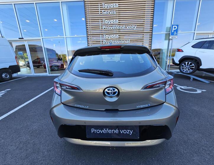 Toyota Corolla 16