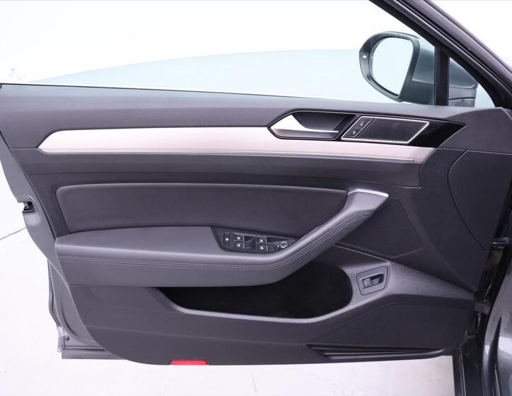 Volkswagen Passat 11