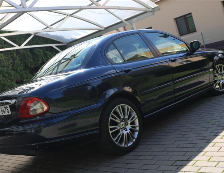 Jaguar X-Type 11