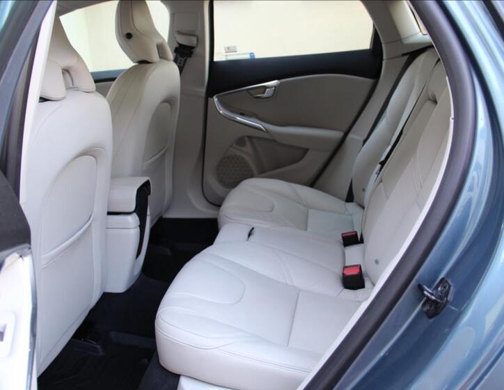 Volvo V40 14