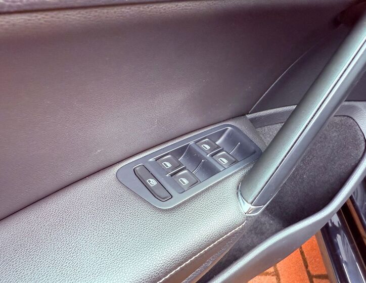Volkswagen Golf 12
