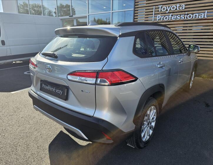 Toyota Corolla Cross 16