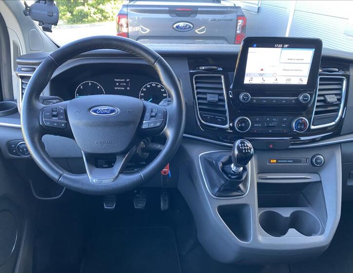 Ford Tourneo Custom 18