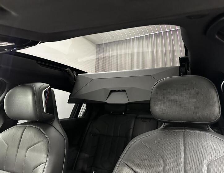 BMW i7 13