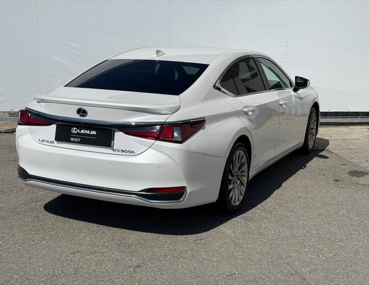 Lexus ES 300h 4