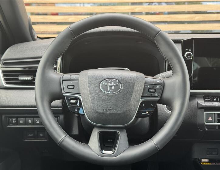 Toyota Camry 5