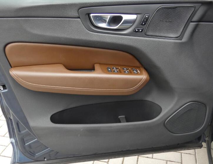 Volvo XC60 8
