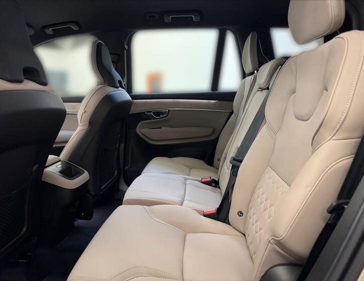 Volvo XC90 11