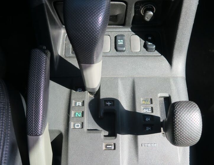 Mitsubishi Pajero 17