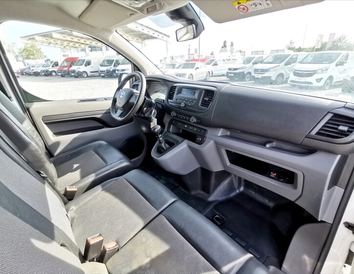Toyota ProAce 8