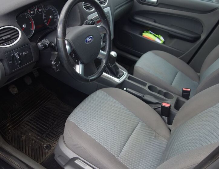 Ford Focus 10