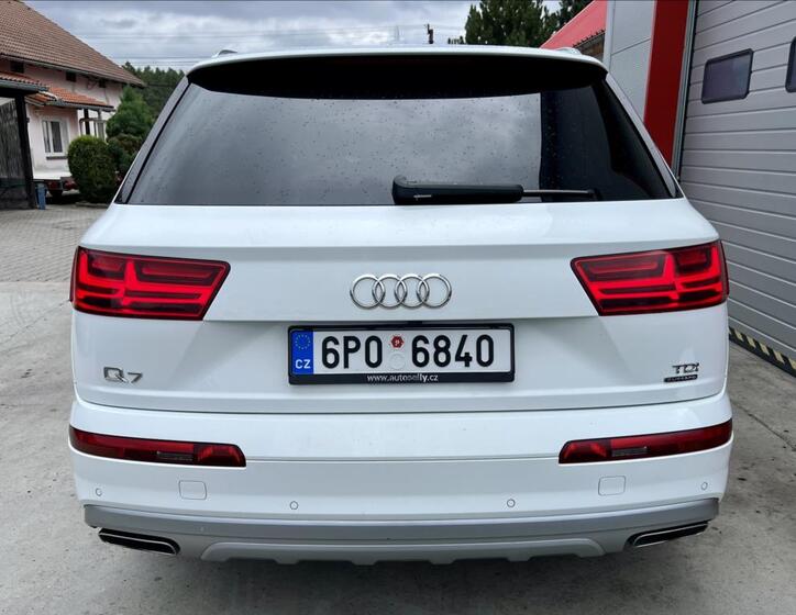 Audi Q7 4