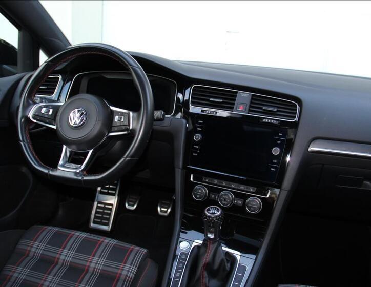 Volkswagen Golf 23