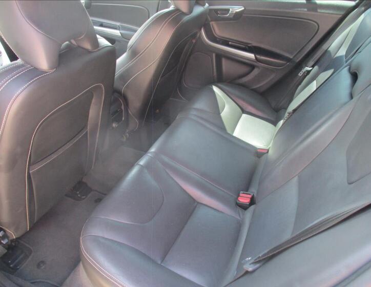 Volvo V60 14