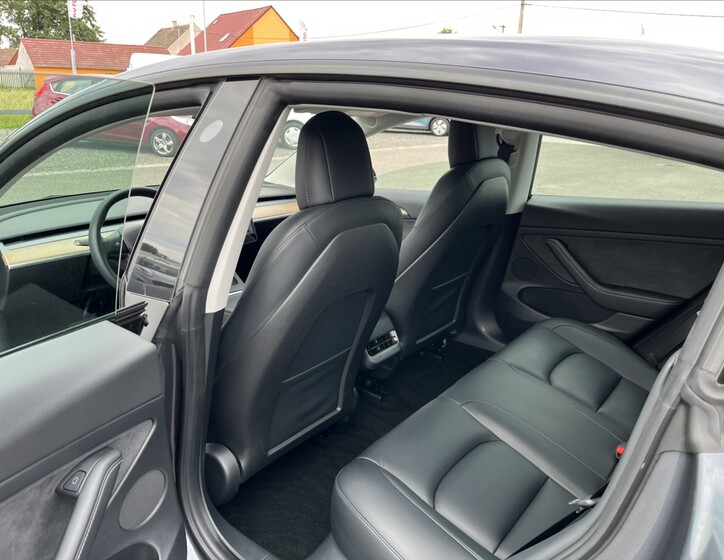 Tesla Model 3 17