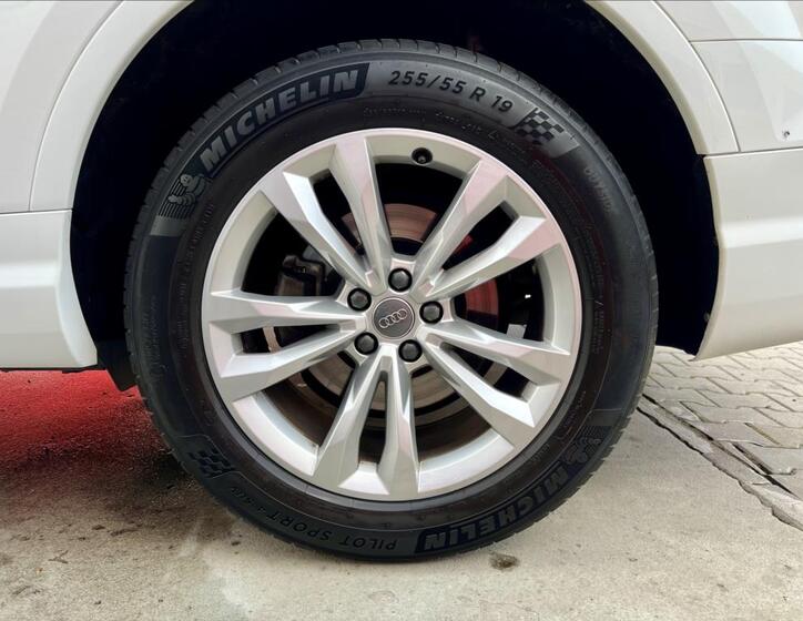 Audi Q7 50