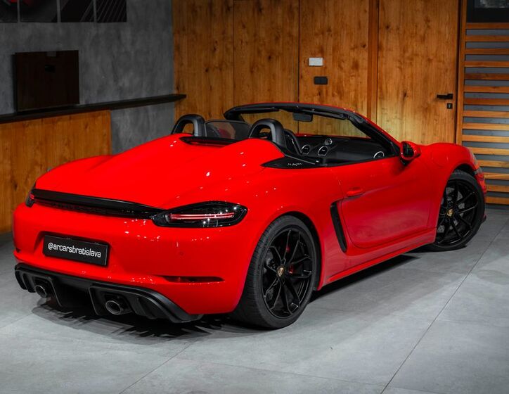 Porsche 718 39