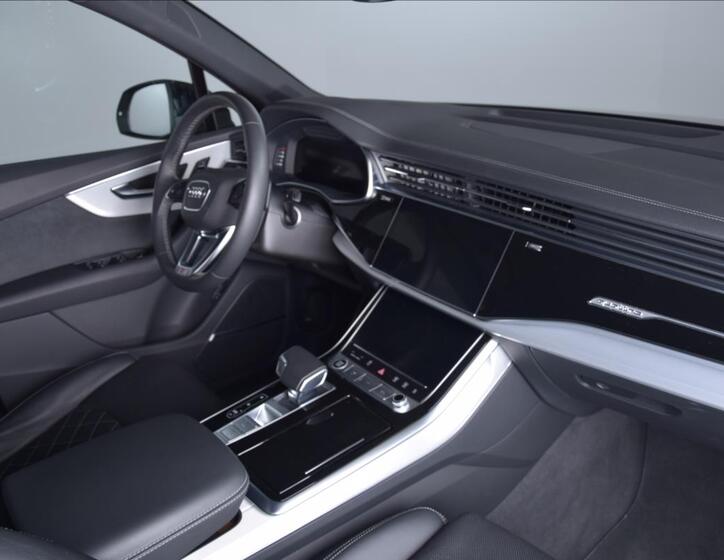 Audi Q7 8