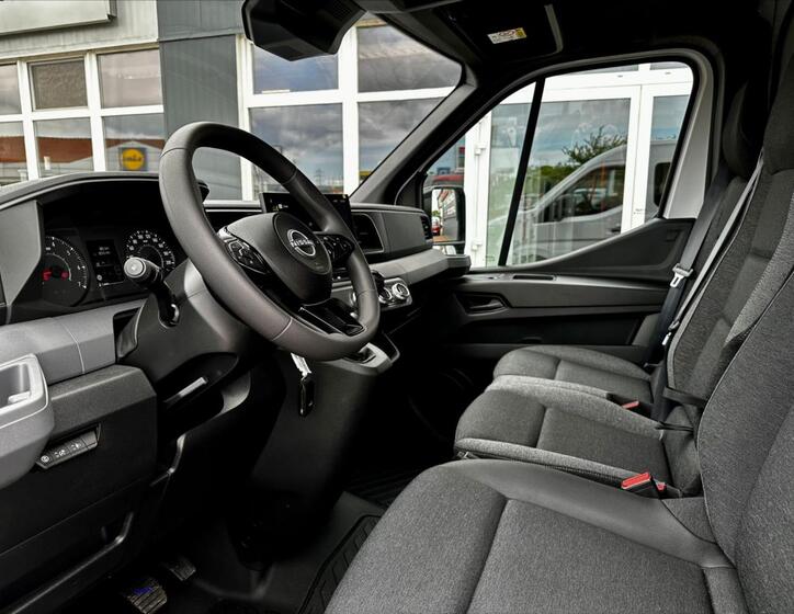 Nissan Interstar 14