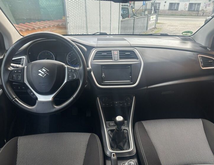 Suzuki S-Cross 9