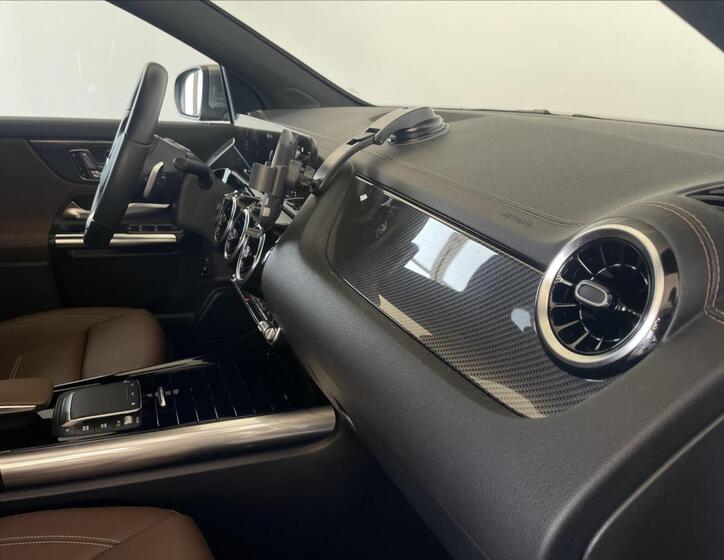 Mercedes-Benz GLA 17