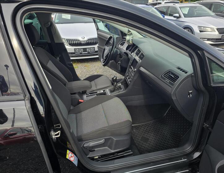 Volkswagen Golf 34