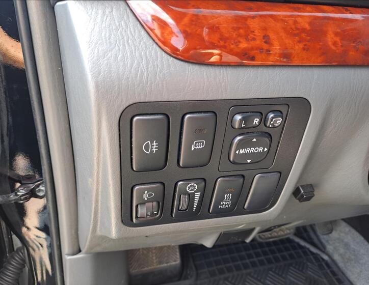 Toyota Land Cruiser 11