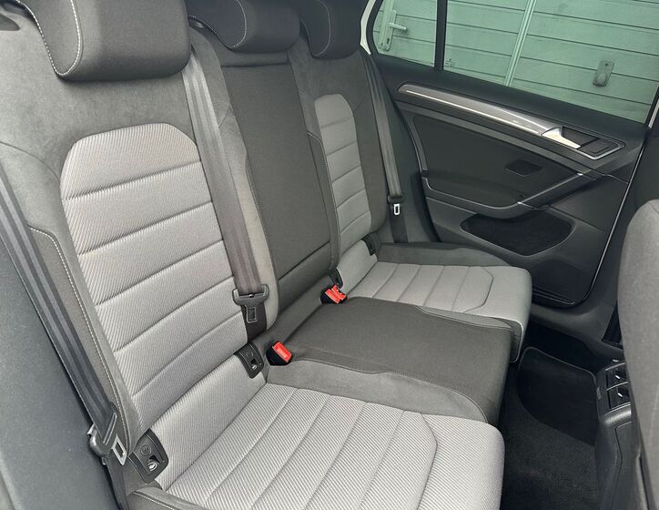 Volkswagen Golf 24