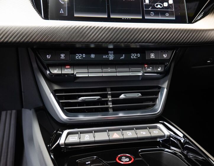 Audi e-tron 14