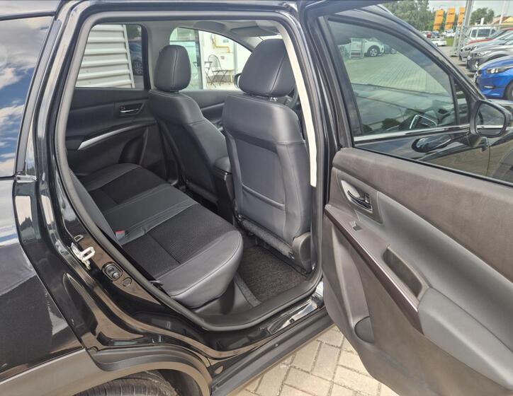 Suzuki S-Cross 12