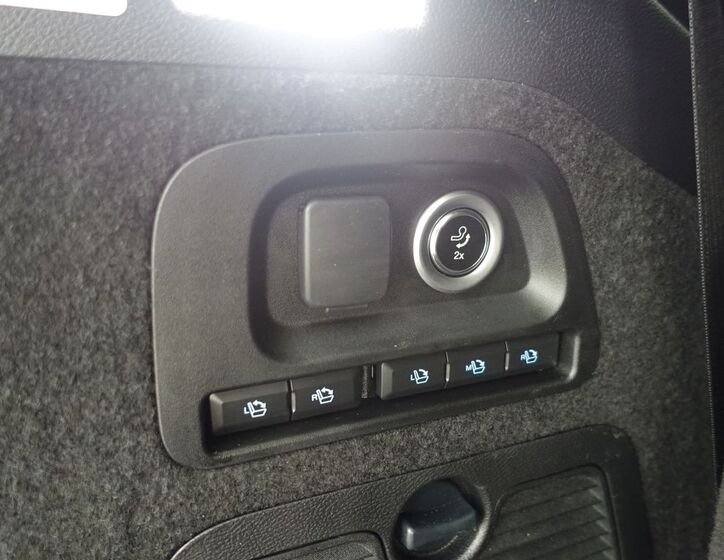 Ford Galaxy 32